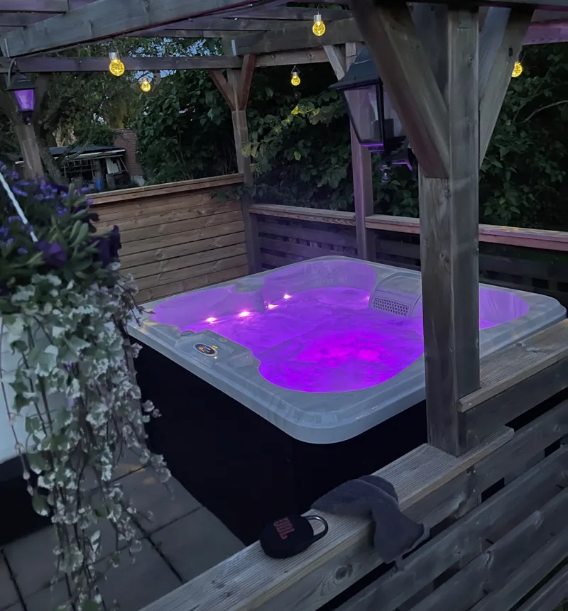 Spabad Yoruba |  4-personer |  Lyfco - Trädgård & spabad - Utomhusbad - Spabad - Utespa