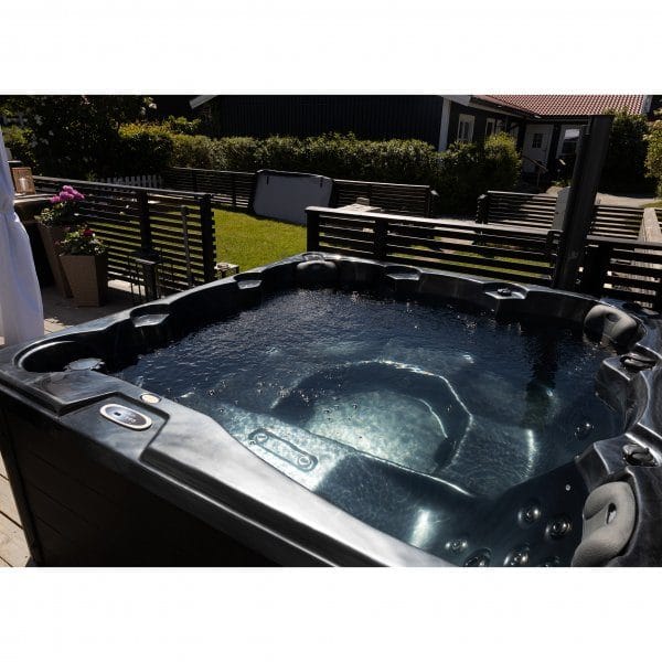 Spabad Poseidon Blackline – 5–6 personer | Lucite® akryl, Gecko® cirkulationspump & Balboa® system | 2026 - Trädgård & spabad - Utomhusbad - Spabad - Utespa