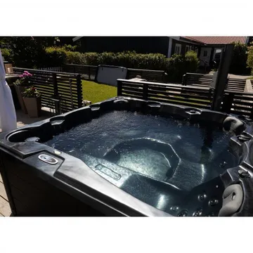 Spabad Poseidon Blackline – 5–6 personer | Lucite® akryl, Gecko® cirkulationspump & Balboa® system | 2026 - Trädgård & spabad - Utomhusbad - Spabad - Utespa