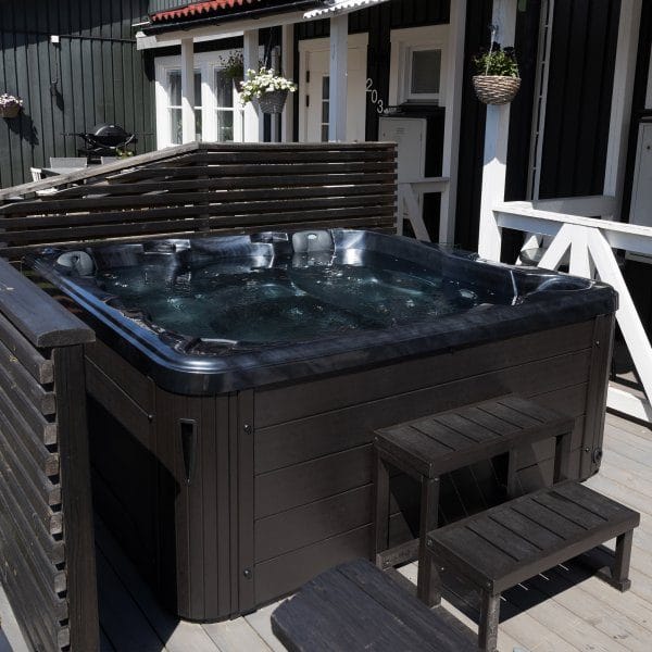 Spabad Poseidon Blackline – 5–6 personer | Lucite® akryl, Gecko® cirkulationspump & Balboa® system | 2026 - Trädgård & spabad - Utomhusbad - Spabad - Utespa