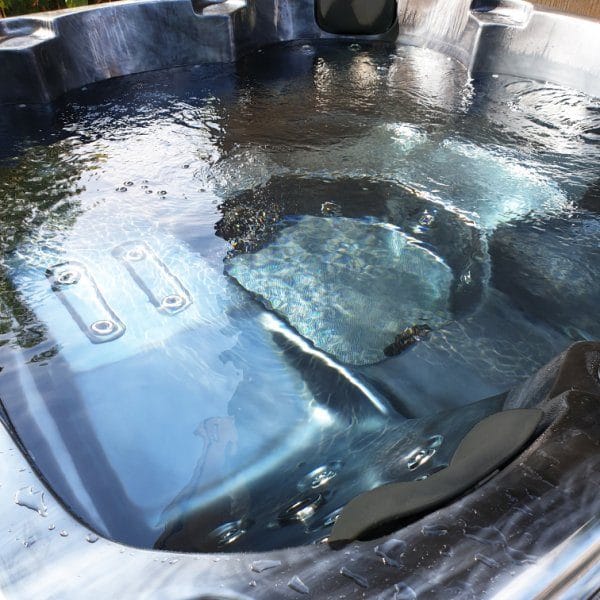 Spabad Poseidon Blackline – 5–6 personer | Lucite® akryl, Gecko® cirkulationspump & Balboa® system | 2026 - Trädgård & spabad - Utomhusbad - Spabad - Utespa