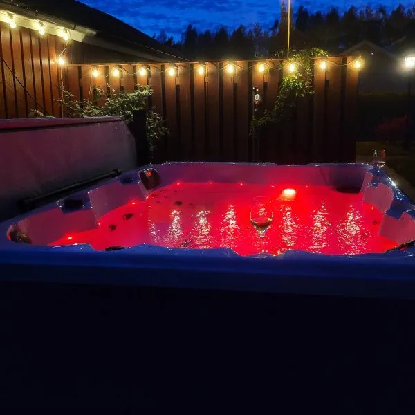 Spabad Poseidon– 5–6 personer | Lucite® akryl & Gecko® cirkulationspump | 2026 - Trädgård & spabad - Utomhusbad - Spabad - Utespa