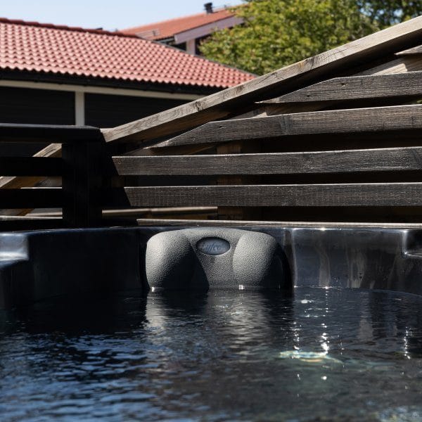 Spabad Poseidon Blackline – 5–6 personer | Lucite® akryl, Gecko® cirkulationspump & Balboa® system | 2026 - Trädgård & spabad - Utomhusbad - Spabad - Utespa