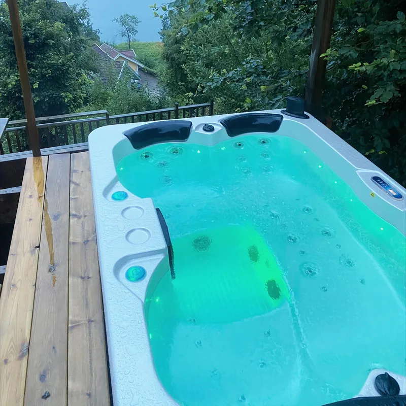 Spabad Relaxio - 4 personer | Lyfco - Trädgård & spabad - Utomhusbad - Spabad - Utespa