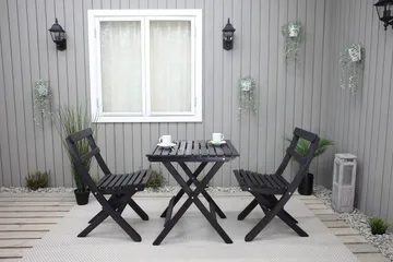 Wilma Caféset 65x65 cm + 2 Utestolar Grå/Vit - Baltic Garden - Utemöbler - Balkong - Balkongmöbler - Balkonggrupp & balkongset