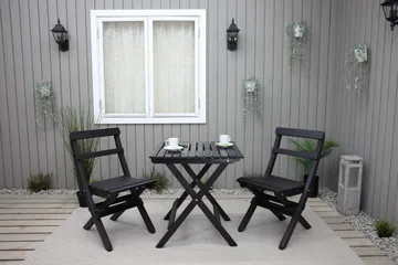 Wilma Caféset 65x65 cm + 2 Utestolar Grå/Vit - Baltic Garden - Utemöbler - Balkong - Balkongmöbler - Balkonggrupp & balkongset