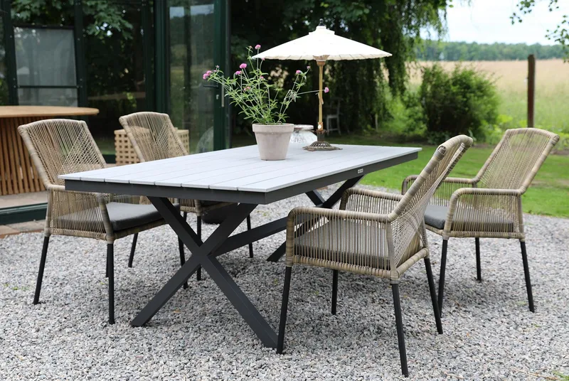 Karmstol i vädert ålig konstrotting och aluminium | Ystad, undefined