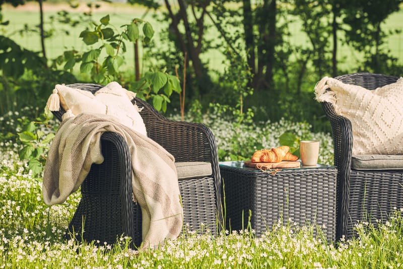 Marcus Caféset med 2 Light Fåtöljer m Dyna - Svart - Utemöbler - Balkong - Balkongmöbler - Balkonggrupp & balkongset