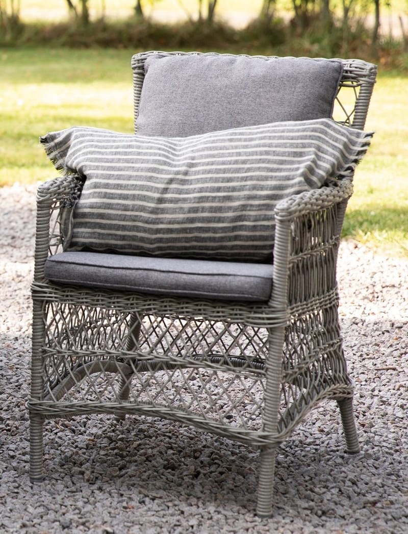 Utematstol i grå rotting med dyna - Grå - Utemöbler - Balkong - Balkongmöbler - Balkongstol