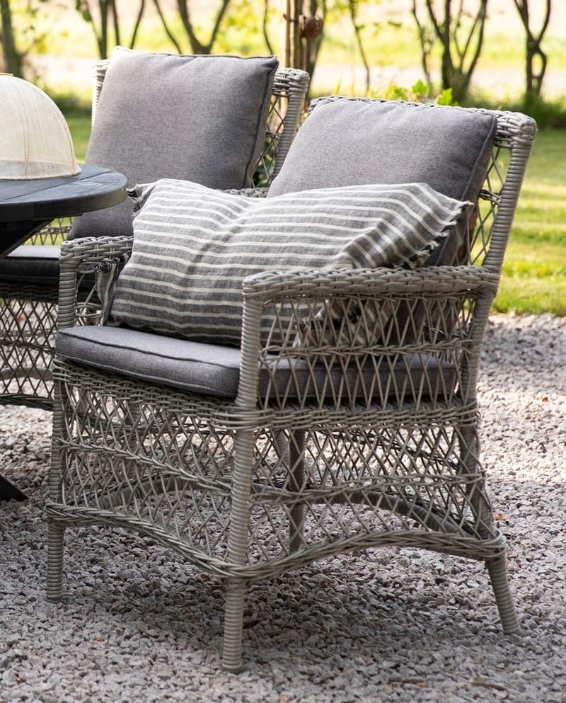 Utematstol i grå rotting med dyna - Grå - Utemöbler - Balkong - Balkongmöbler - Balkongstol