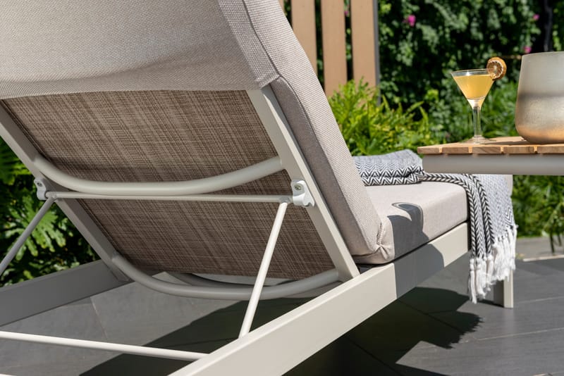 Utomhusset Portals solstol + C-shape sidobord - beige/trä - Utemöbler - Utestol & trädgårdsstol - Solstolar