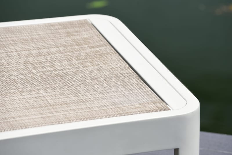 Utomhusset Portals solstol + C-shape sidobord - beige/trä - Utemöbler - Utestol & trädgårdsstol - Solstolar