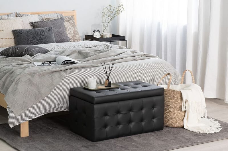 Michigan Dynbo| 42|72|40 cm - Svart - Möbler - Stolar & fåtöljer - Pall & puff - Fotpall - Chesterfield fotpall