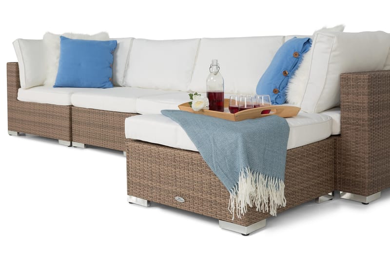 Bahamas 5-sits Loungesoffa utomhus i konstrotting med kombinerad divan/loungebord - Sand Beige / Vita dynor - Utemöbler - Loungemöbler - Loungesoffa
