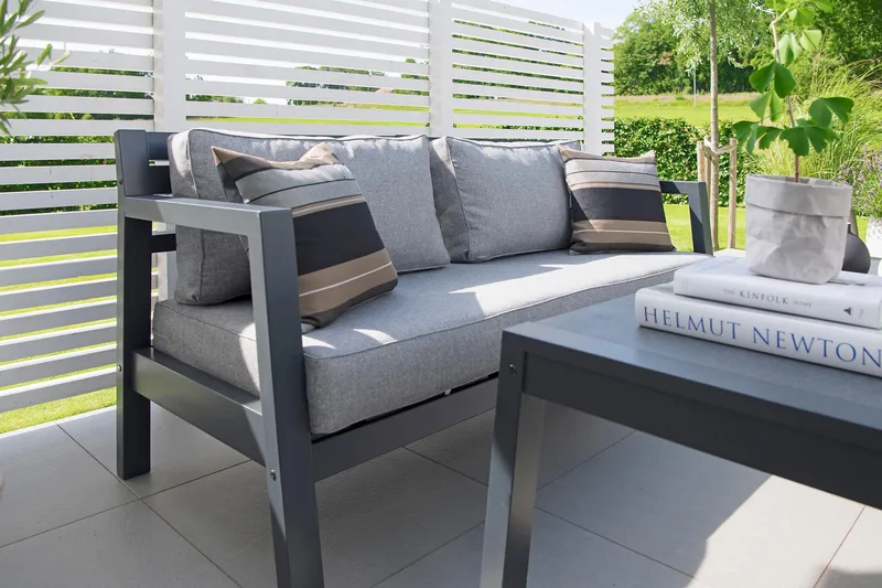 Hillerstorp Stoltö Lounge Utesoffa - Grå|Svart - Utemöbler - Loungemöbler - Loungesoffa