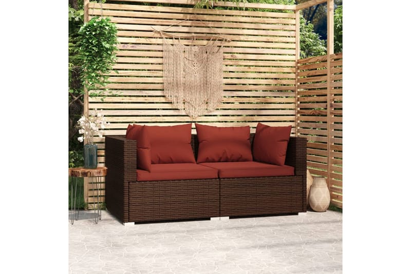 Utesoffa 2-sits med dynor konstrotting brun - Brun/Röd - Utemöbler - Loungemöbler - Loungesoffa