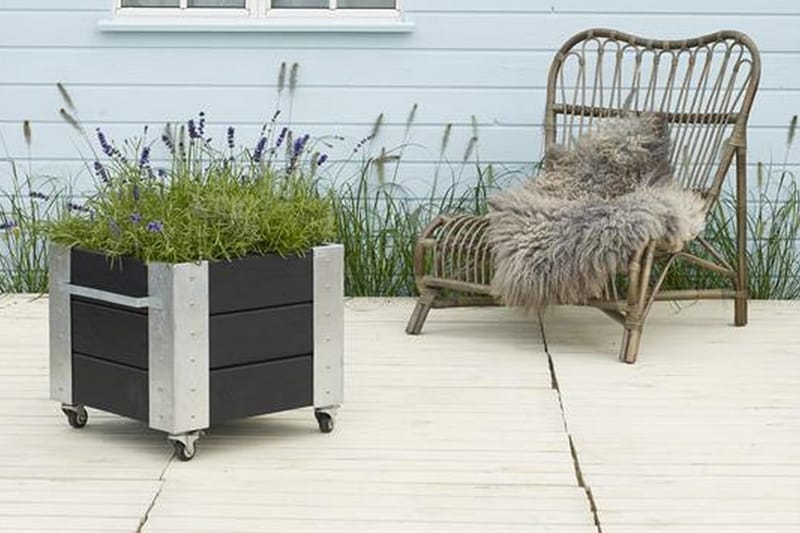 PLUS Cubic Blomlåda med Stålhörn och Hjul 46x50x45 cm - Svart - Utemöbler - Övrigt utemöbler - Tillbehör utomhus - Utomhuskrukor