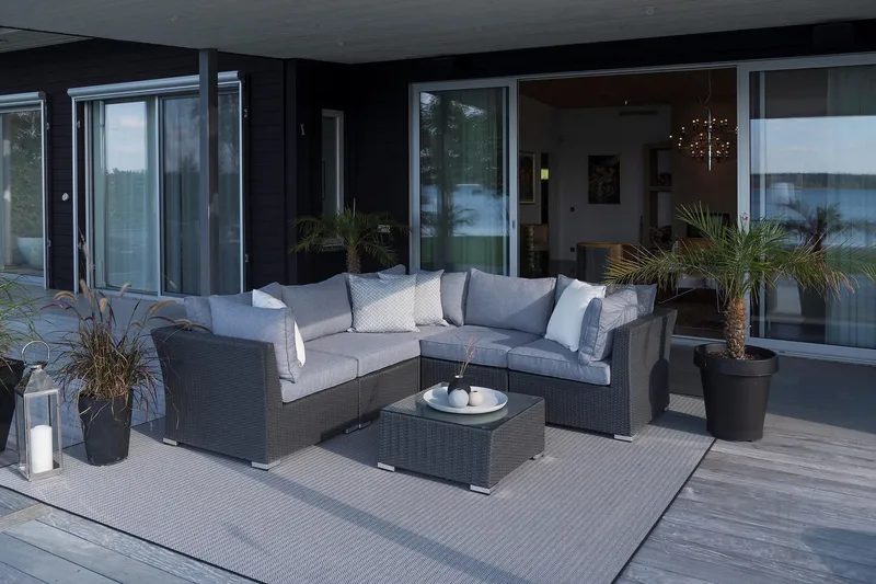 Hillerstorp Madison Soffbord och Loungebord Utomhus 64 cm Konstrotting Glas - Svart - Utemöbler - Utebord & trädgårdsbord - Loungebord & soffbord utomhus