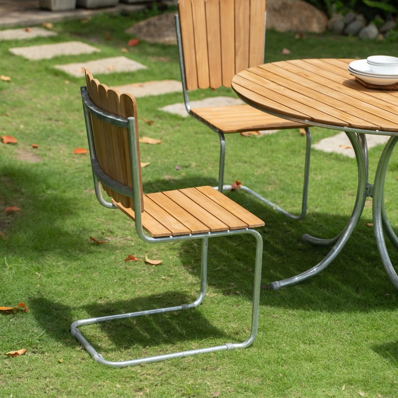 Teakbord Ø110 cm - Möllan - Teak / Galvaniserat stål - Utemöbler - Utebord & trädgårdsbord - Matbord utomhus