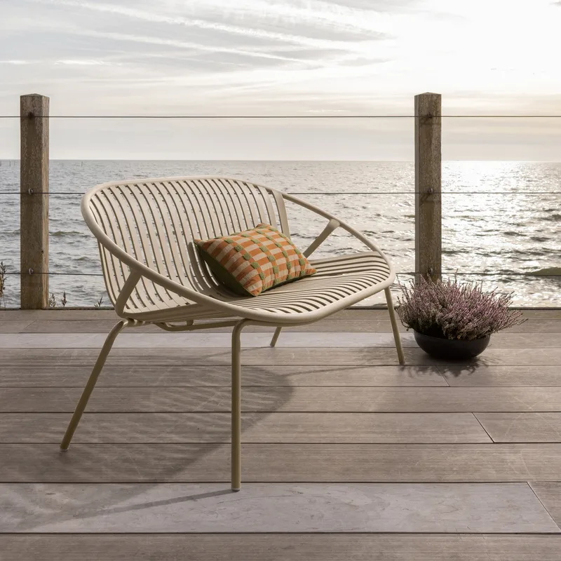 Bänk Bruce 134 cm Utomhus - Sand - Utemöbler - Utesoffa - Trädgårdsbänk & utebänk