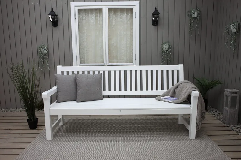 Rimforsa Trädgårdssoffa - Vitlaserad Furu - Utemöbler - Utesoffa - Trädgårdssoffa