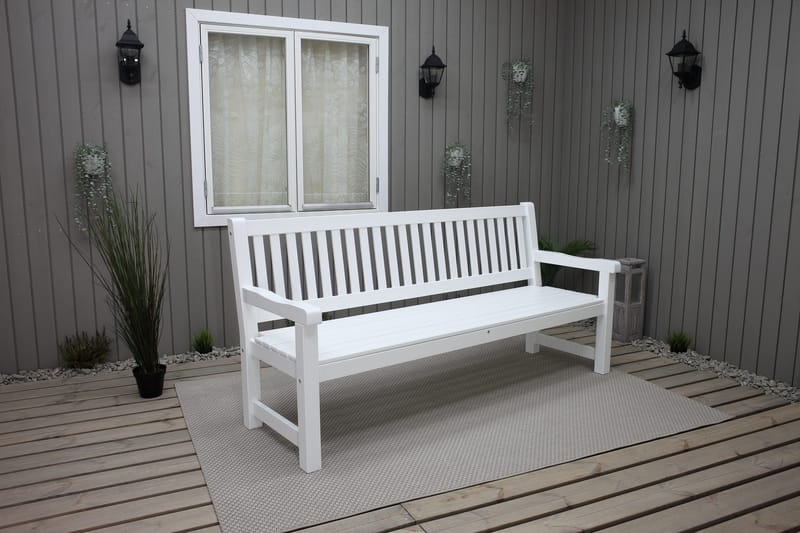 Rimforsa Trädgårdssoffa - Vitlaserad Furu - Utemöbler - Utesoffa - Trädgårdssoffa