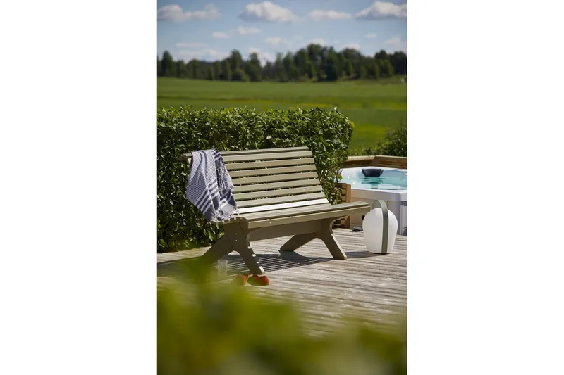 Utesoffa Hillerstorp Lund Antikgrön - Antikgrön - Utemöbler - Utesoffa - Trädgårdssoffa