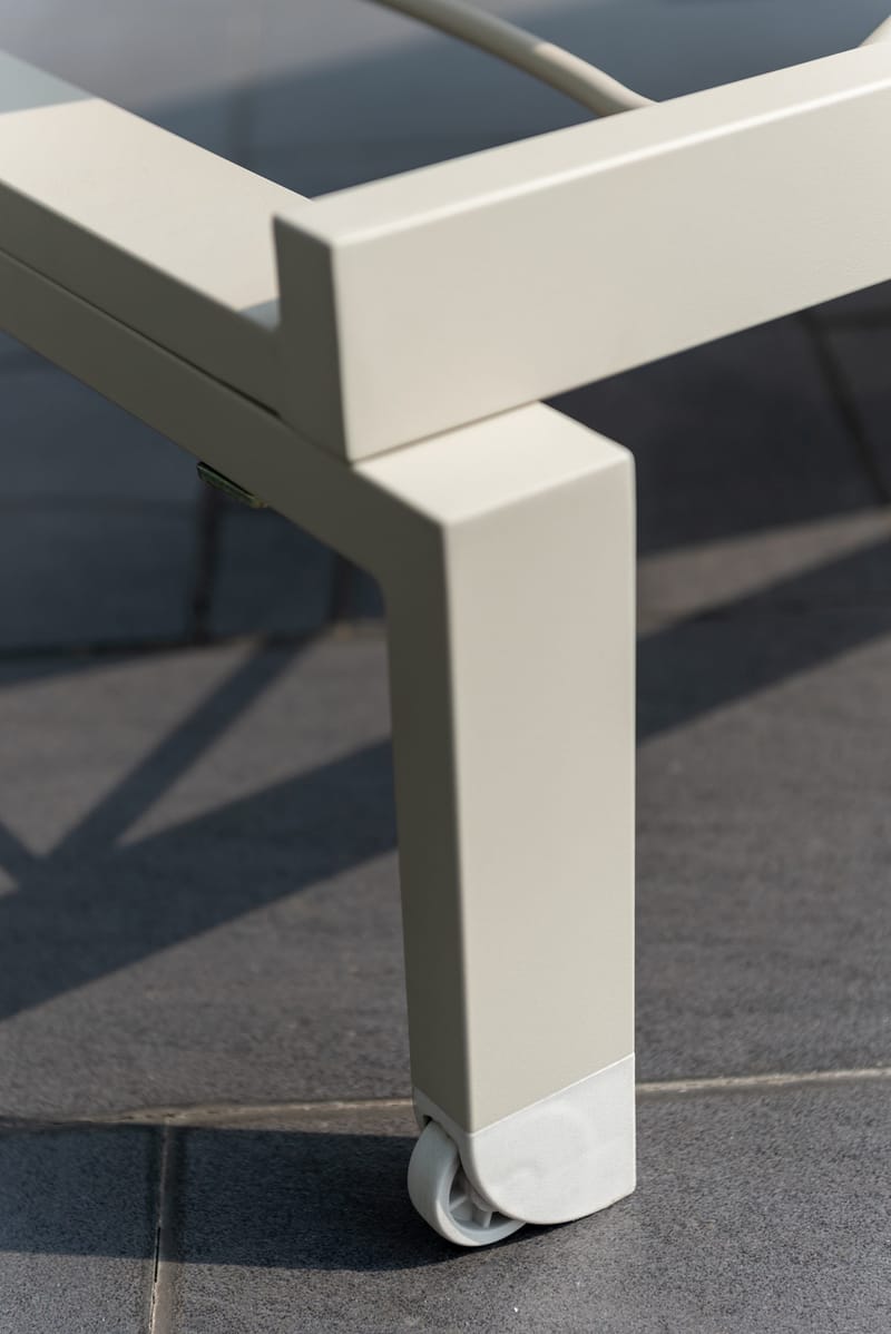 Solsäng för utomhusbruk Urbanite solsäng med hjul - grå - Utemöbler - Utestol & trädgårdsstol - Solsäng & Solvagnar