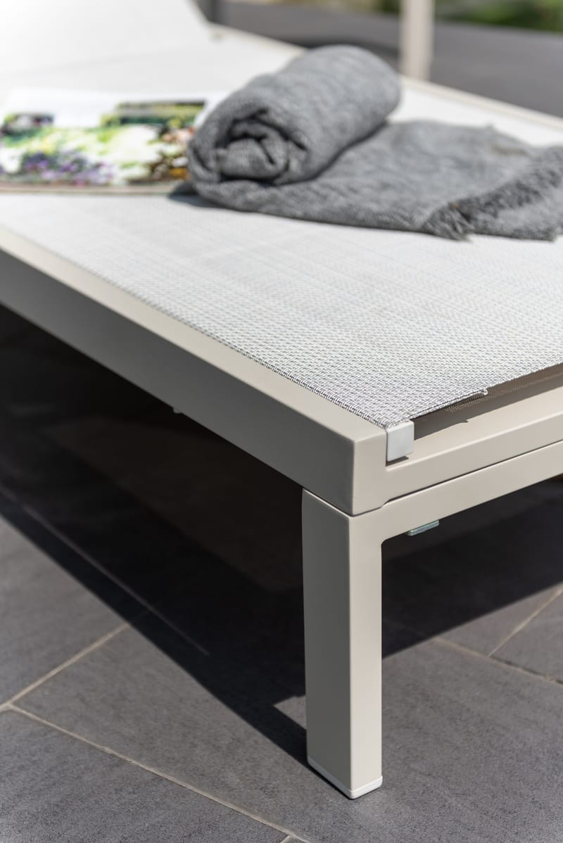 Solsäng för utomhusbruk Urbanite solsäng med hjul - grå - Utemöbler - Utestol & trädgårdsstol - Solsäng & Solvagnar