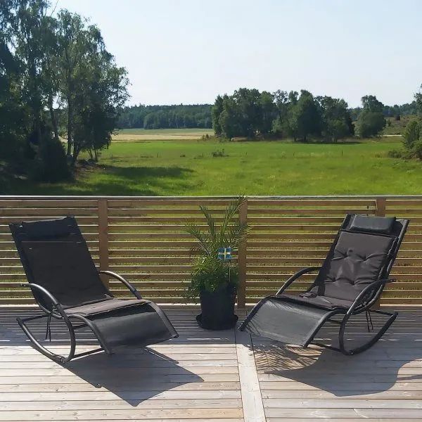Solsäng med gungfunktion | Svart texturerad | 146×62×89 cm | Havstenssund 2026 - Utemöbler - Utestol & trädgårdsstol - Solsäng & Solvagnar