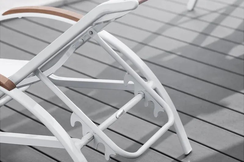 Nydala Solsäng Vit/Teak - Hillerstorp - Utemöbler - Utestol & trädgårdsstol - Solsäng & Solvagnar