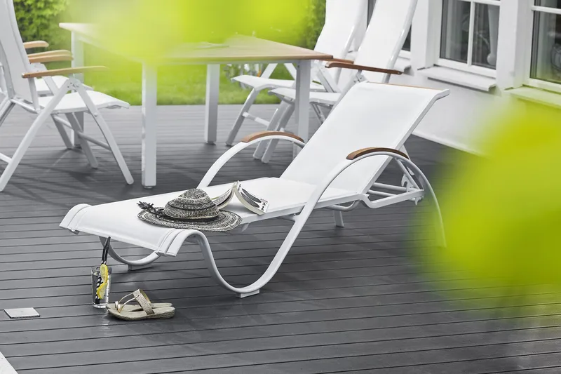 Nydala Solsäng Vit/Teak - Hillerstorp - Utemöbler - Utestol & trädgårdsstol - Solsäng & Solvagnar