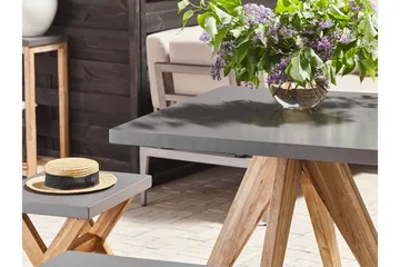 Trädgårdsset av Utebord och 4 pallar 90 x 90 cm OLBIA - Grå - Utemöbler - Utegrupp - Cafeset