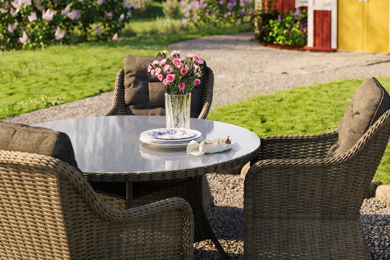 Marcus Matgrupp 140 Rund + 4 Fåtöljer m Dyna - Grå - Utemöbler - Utegrupp - Matgrupp utomhus