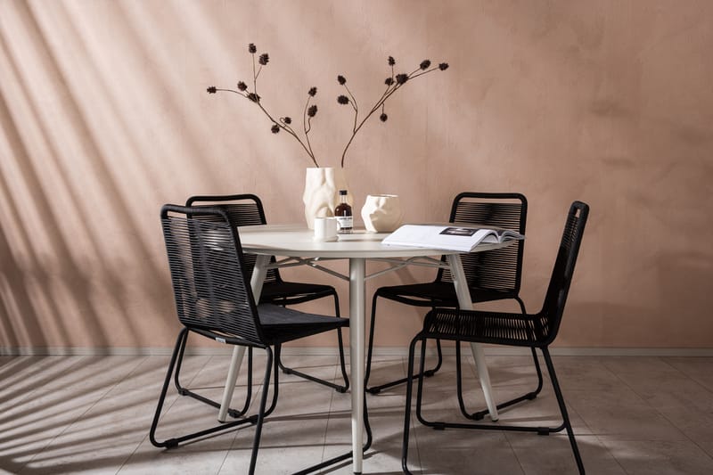 Lina Matgrupp Utomhus Rund 120 cm + 4 Lindos Stapelbar Stol - Svart - Utemöbler - Utegrupp - Matgrupp utomhus