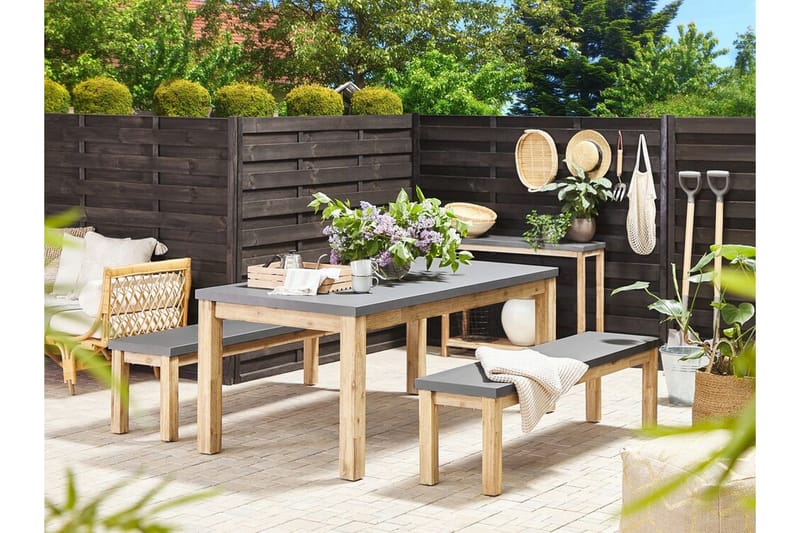 Trädgårdsmöbelset av Utebord och 2 Bänkar Utomhus grå OSTUNI - Grå - Utemöbler - Utegrupp - Matgrupp utomhus