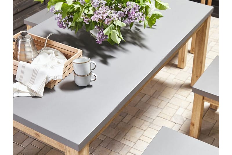Trädgårdsmöbelset av Utebord och 2 Bänkar Utomhus grå OSTUNI - Grå - Utemöbler - Utegrupp - Matgrupp utomhus
