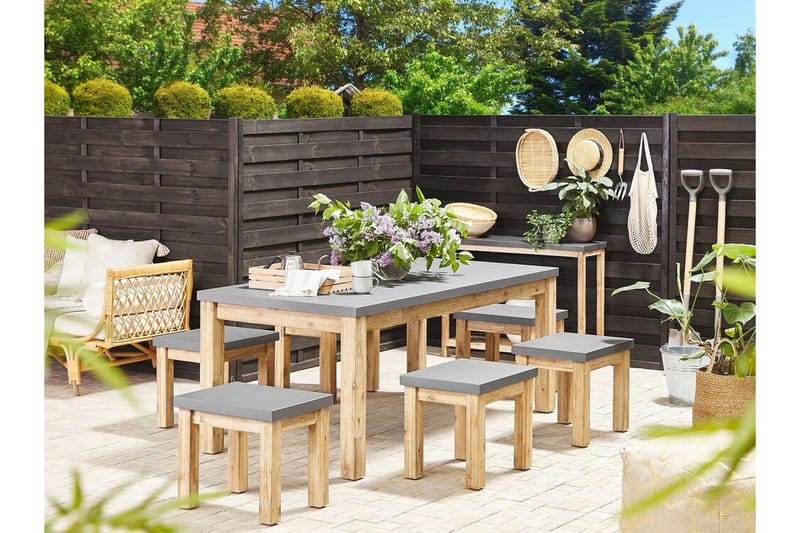 Trädgårdsmöbelset av Utebord och 6 Utestolar grå OSTUNI - Grå - Utemöbler - Utegrupp - Matgrupp utomhus