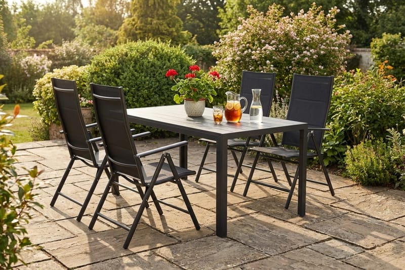 Siri Matgrupp utomhus 150 cm med 4 Maggie Vadderad Fällbar Positionsstol - Utemöbler - Utegrupp - Matgrupp utomhus